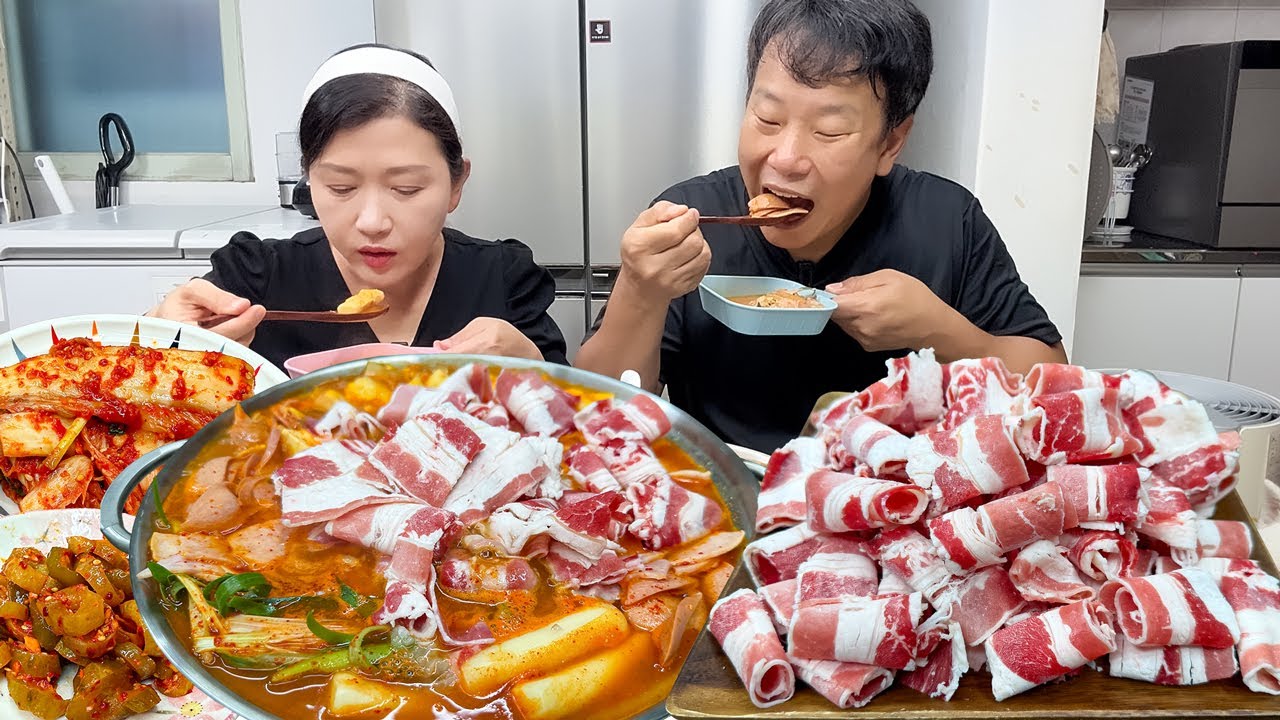 우삼겹을 한 소쿠리 넣었더니 벌어진 일ㅋㅋ (부대찌개 먹방)