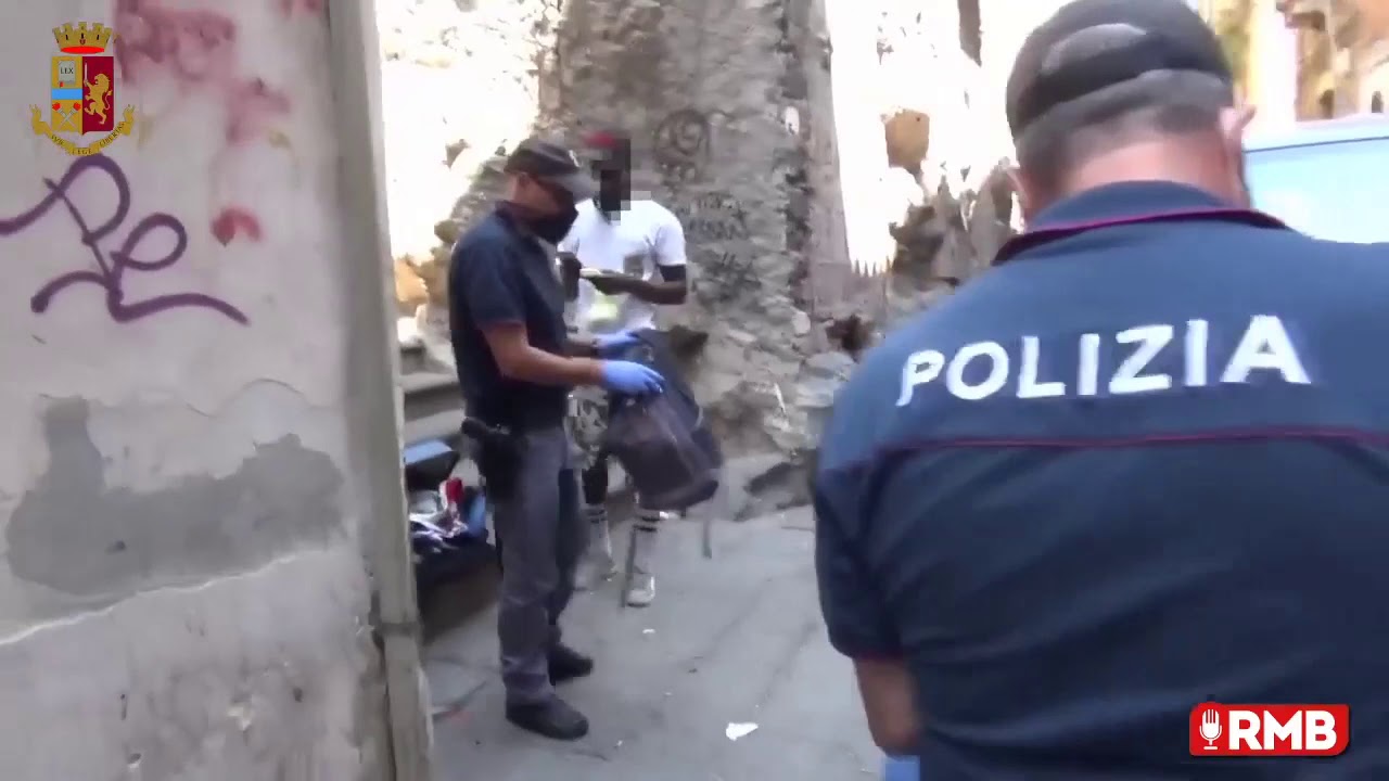 Catania, controlli della polizia a San Berillo