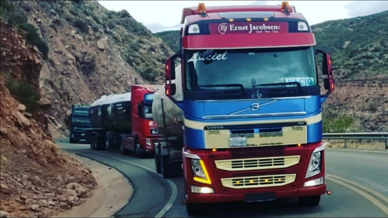 Camiones bolivianos en ruta