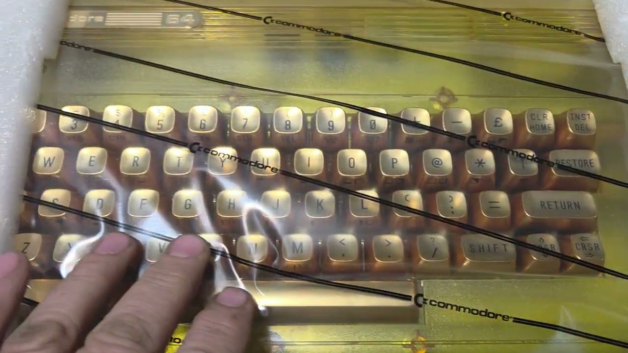 Commodore 64 Ultimate FOUNDERS EDITION unboxing