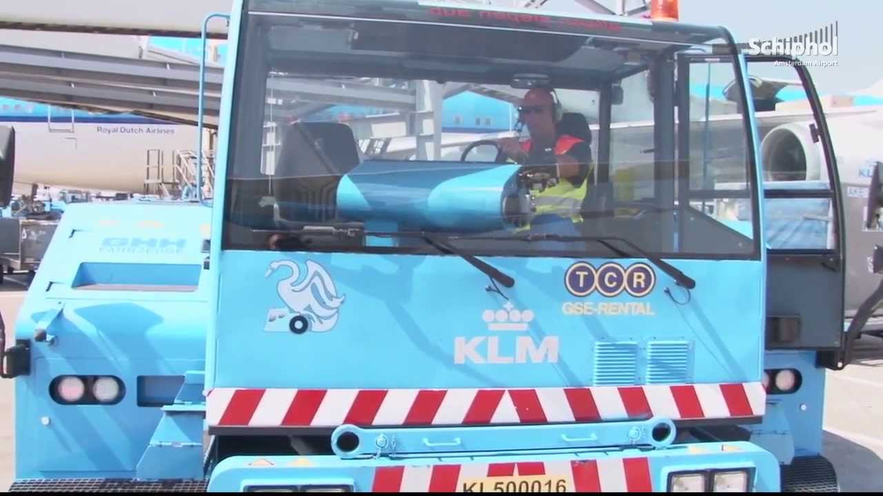 Een ochtend met... de KLM-sleepdienst