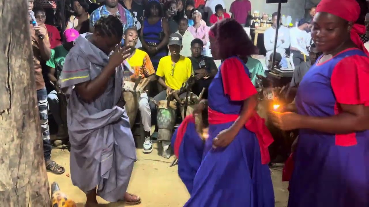 Koral ti jan dantò ap byen jwe nan lakou bite pa tonbe kay manbo Judith