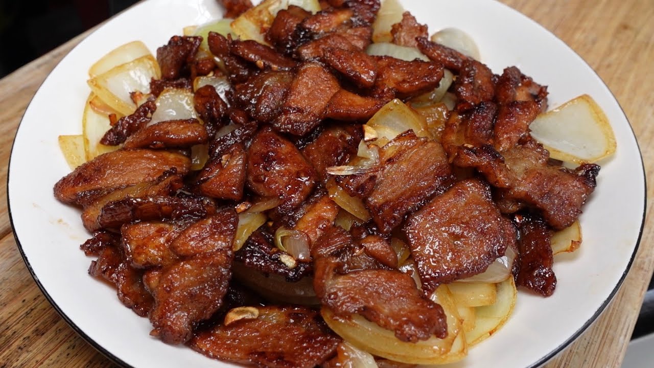 配上米饭超级好吃的干炒洋葱猪肉，做法简单零失败❤️Served with rice, the fried pork with onion is super delicious