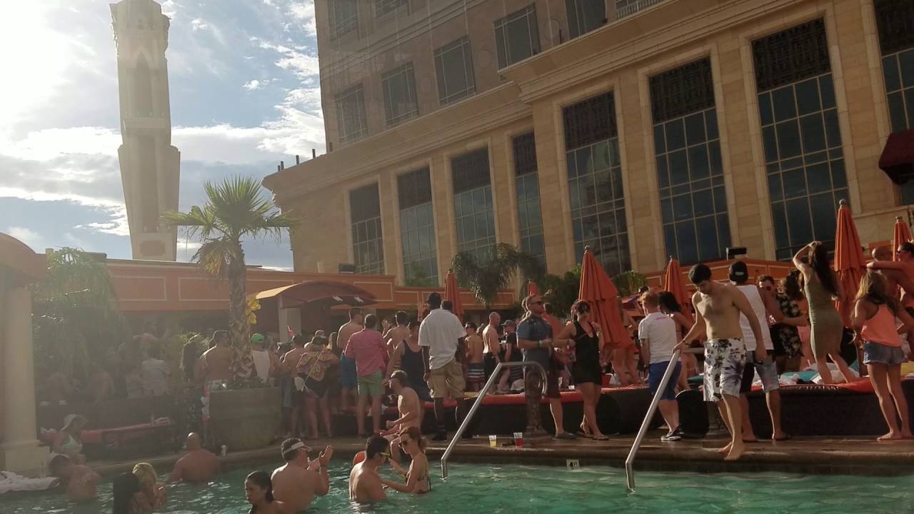 Eric Prydz - Paolo Mojo - 1983 (Eric Prydz remix) w/ Yazoo - Situation @ Tao Beach Vegas 6/18/16