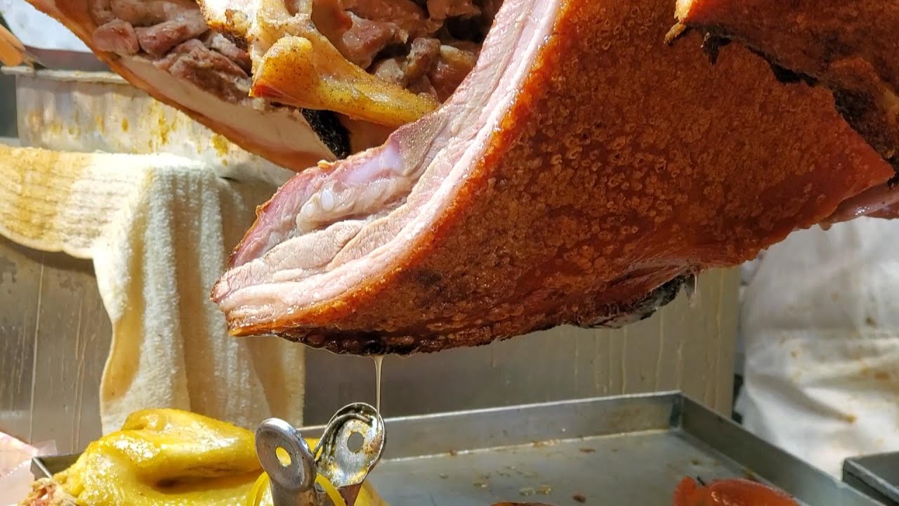 偉大的母親節呈獻，不斷流汁#燒腩骨#燒豬， 新鮮出爐脆皮，熱辣辣#爆汁，上海街快刀手#佐敦#新强記 #香港美食 Mother's Day，Roasted Pig,Belly#HongKongFood