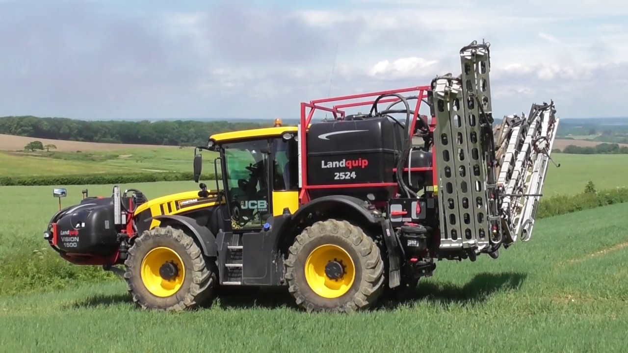 JCB Fastrac 4220 6.6 Litre 6-Cyl Diesel Tractor (235HP) With LandQuip Demount with VPA Booms