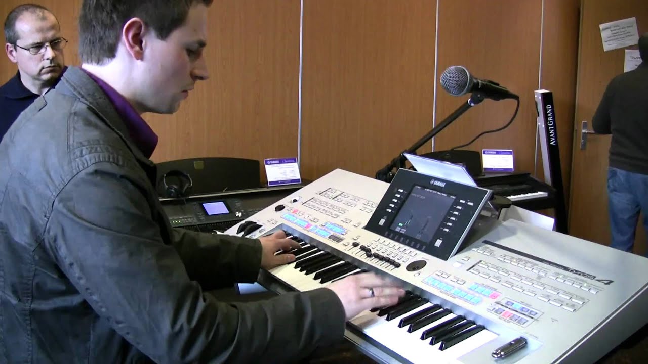 Robert Urbansky plays Yamaha Tyros 4