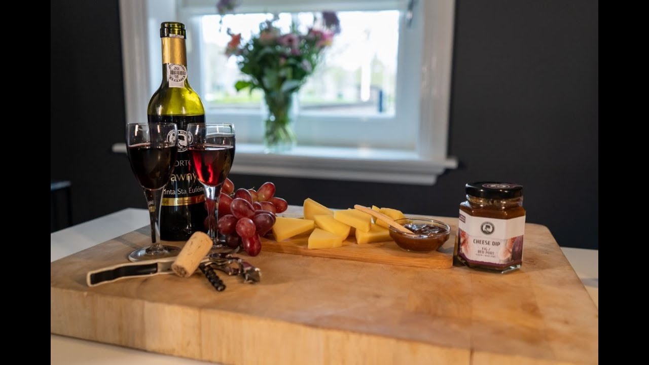 How To .... slice a Henri Willig Baby Cheese & create a nice cheese board
