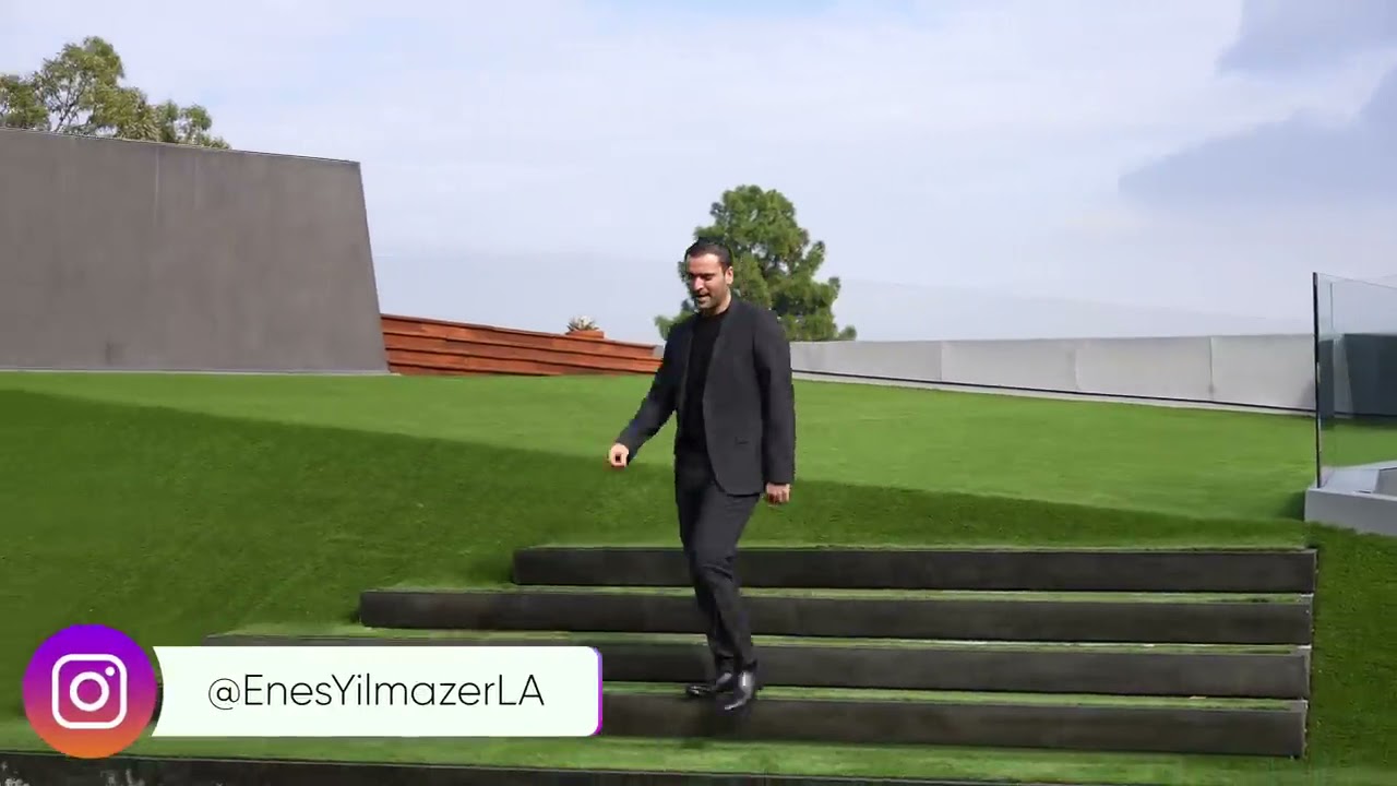 Touring a $15,900,000 FUTURISTIC Los Angeles Modern Mansion! mp4