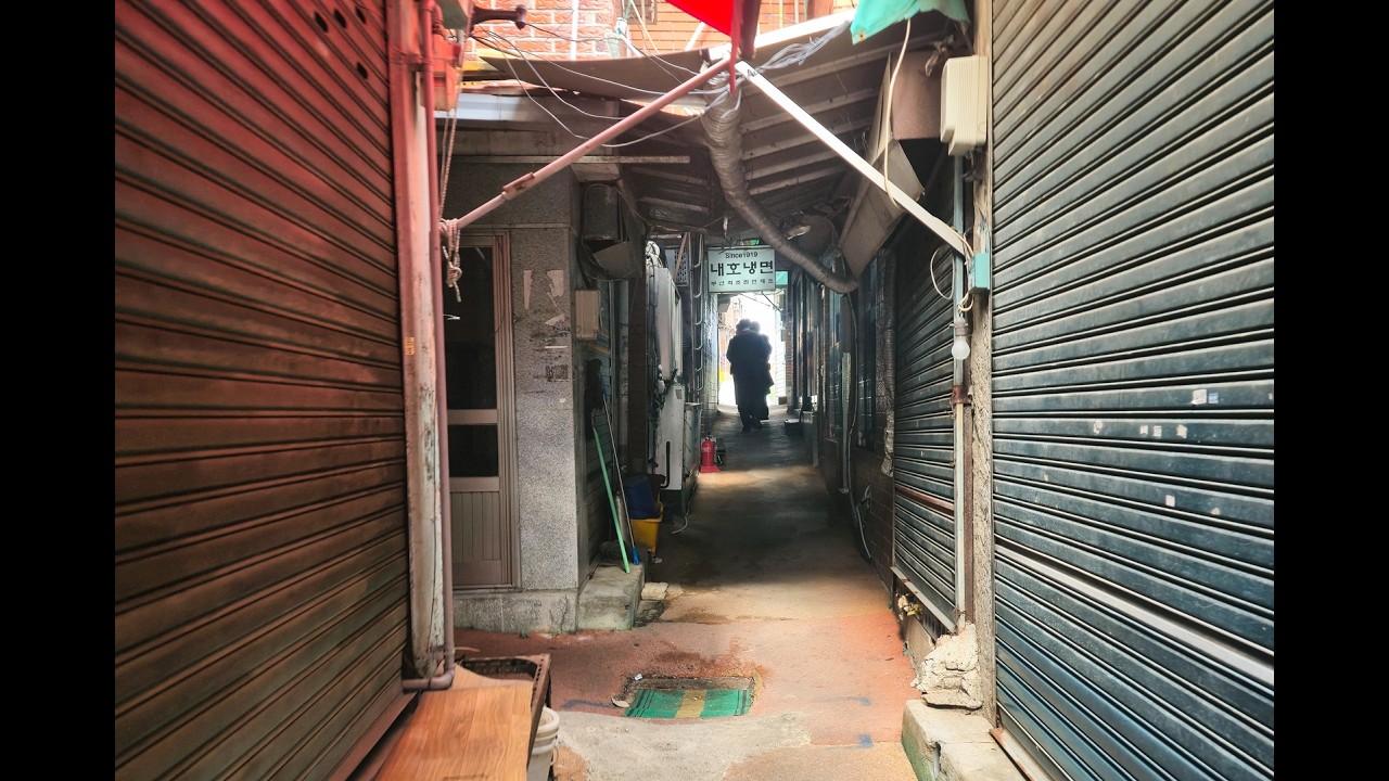 부산 남구 우암동, 부산 최초 밀면 제조 내호냉면(內湖冷麵), 내호냉면 식당은 일제 강점기인 1919년에 설립되어 대한민국에서 가장 오래된 현역 식당 중 하나다