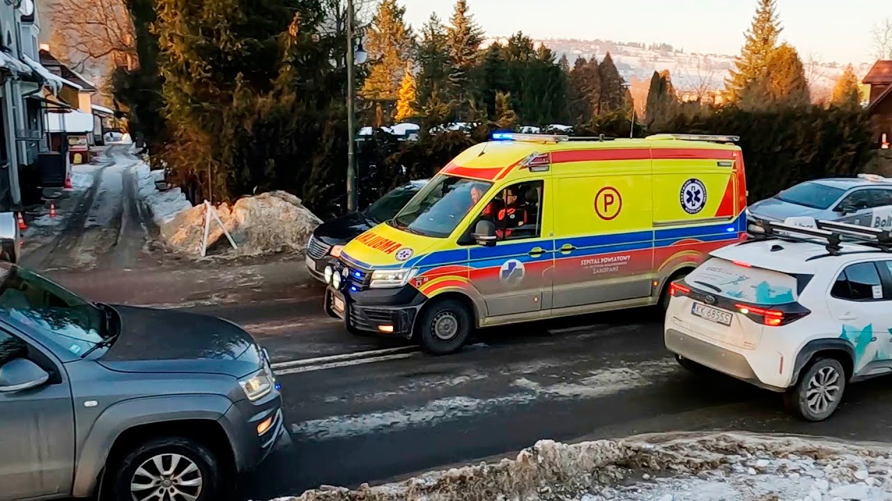 Jak karetki przejeżdżają przez zakorkowane ulice Zakopanego