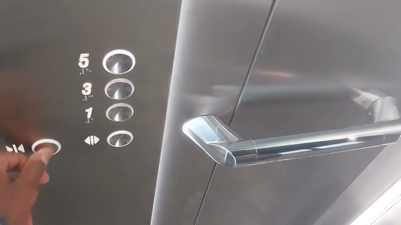 3 monte-charges Otis Gen360 - Hôpital Paris-Saclay