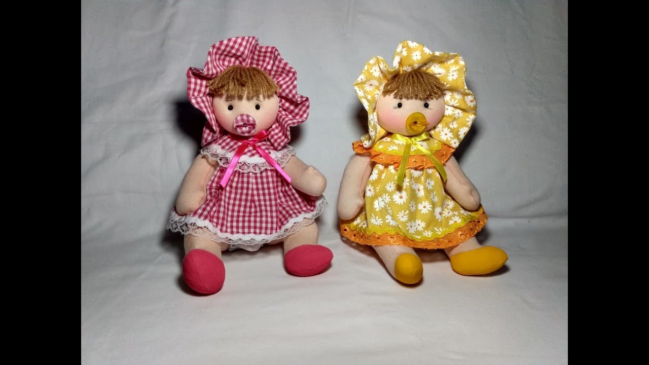Como fazer boneca de pano - Uma bebê sentada com chupeta