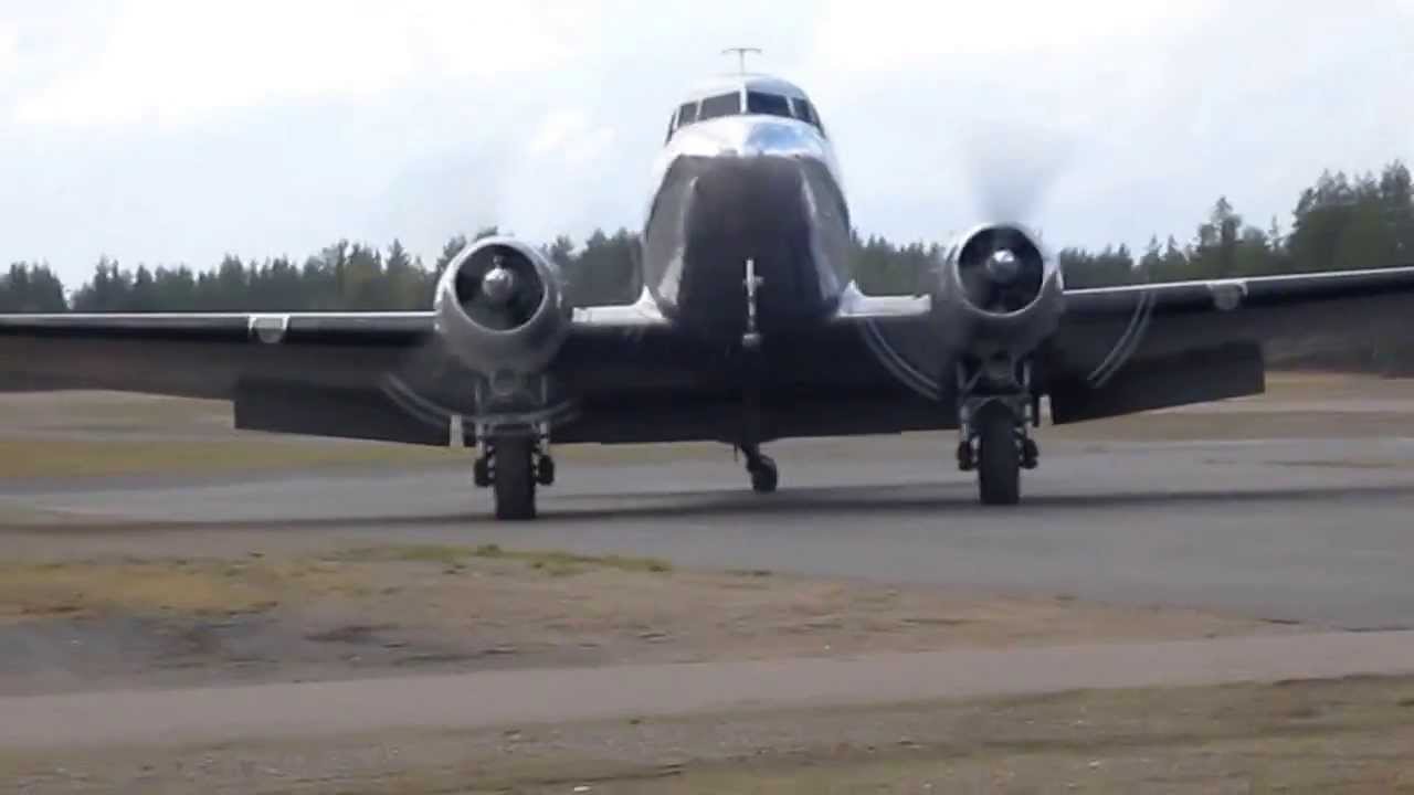 Douglas DC3 Bounce crosswind landing