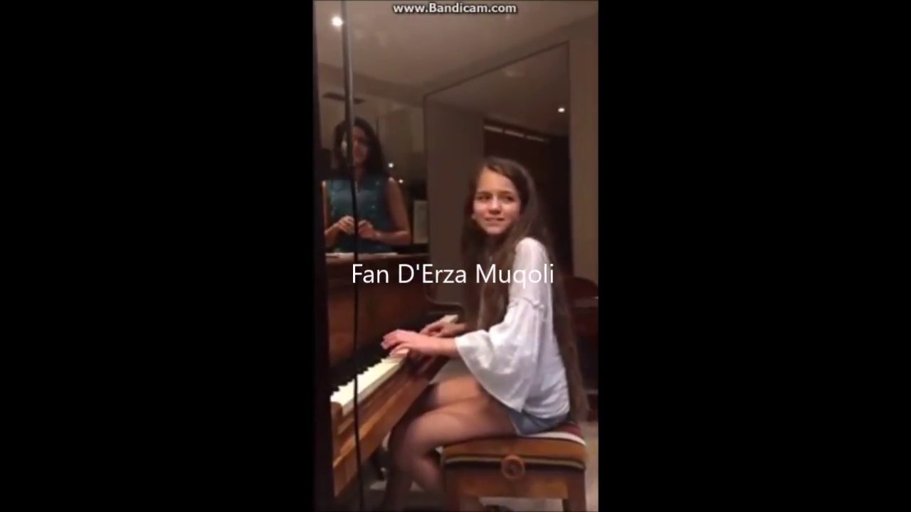 Erza Qui Chante En Kosovo (