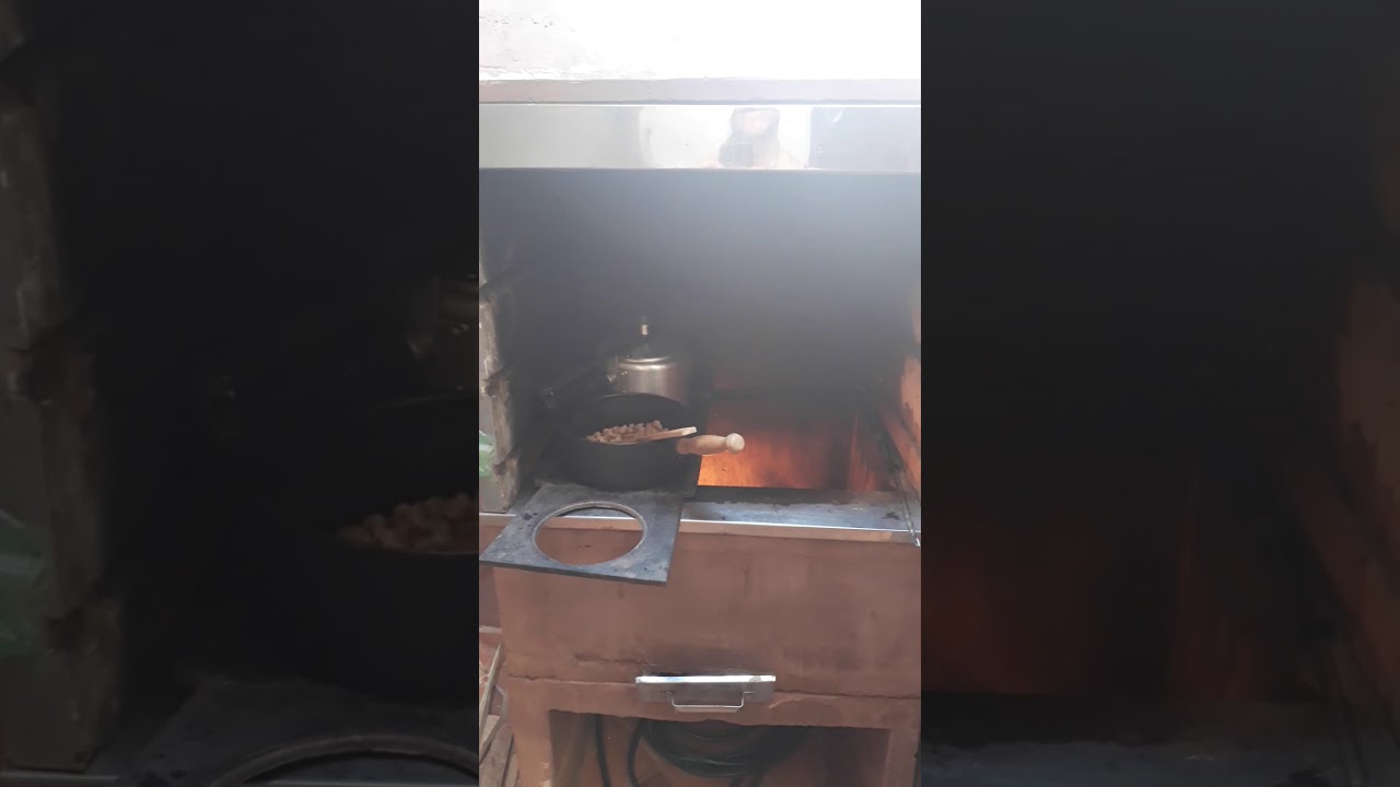 Fogao a lenha dentro da churrasqueira!!