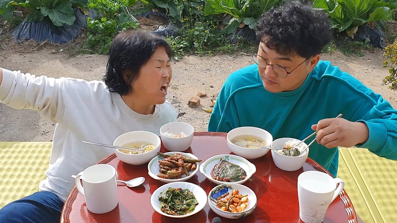 시골식 콩나물국, 고춧잎김치, 마늘무침 같이 먹어요! Bean sprouts soup, Pepper leaf kimchi, Seasoned garlic Eating