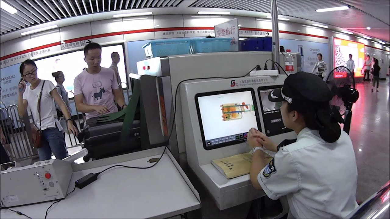 Security check in the Shanghai metro