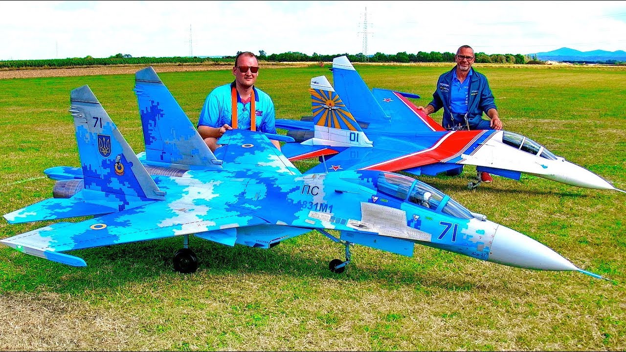 GIGANTIC RC SYNCRO FLIGHT SHOW WITH 2 HUGE RC SU-27 SCALE MODEL TURBINE JETS