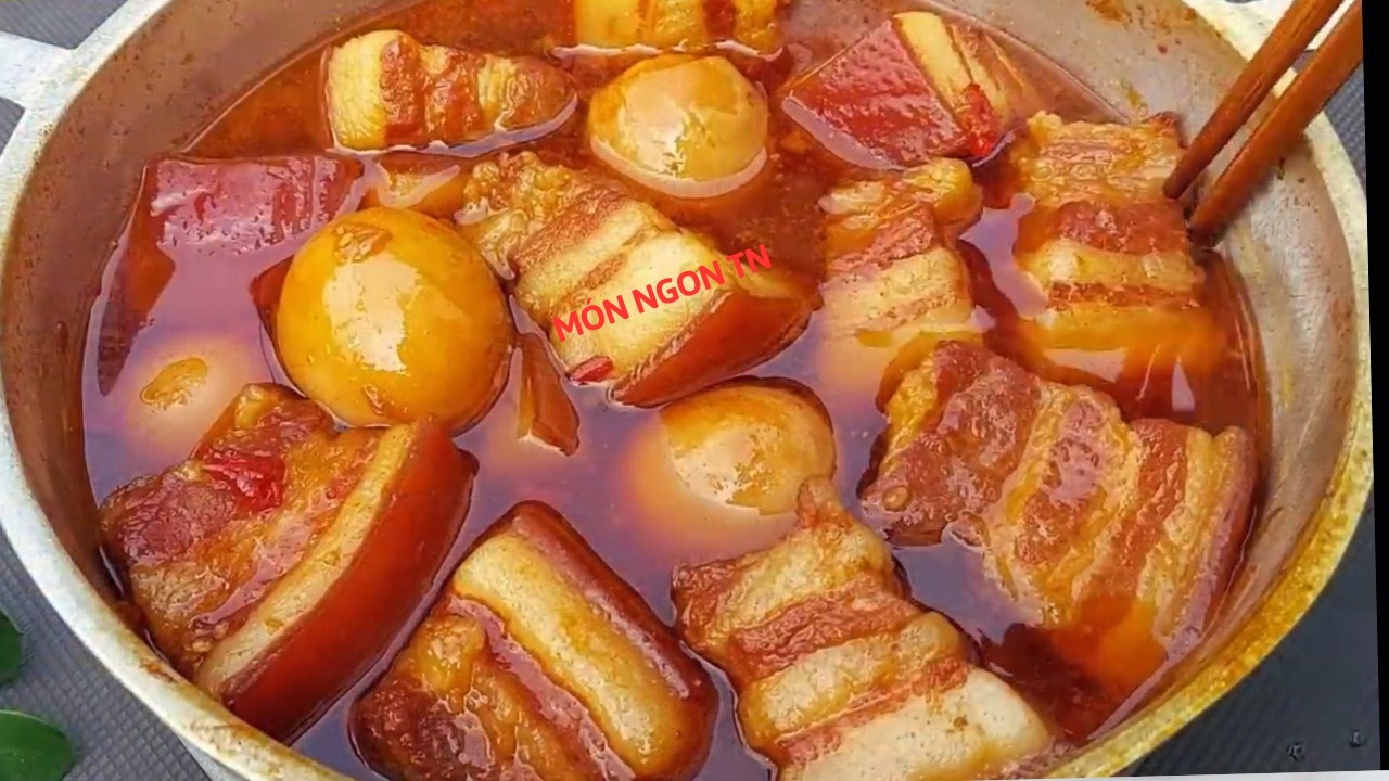 Chia sẻ 3 Cách nấu THỊT KHO TÀU ngon đẹp đón tết năm 2025