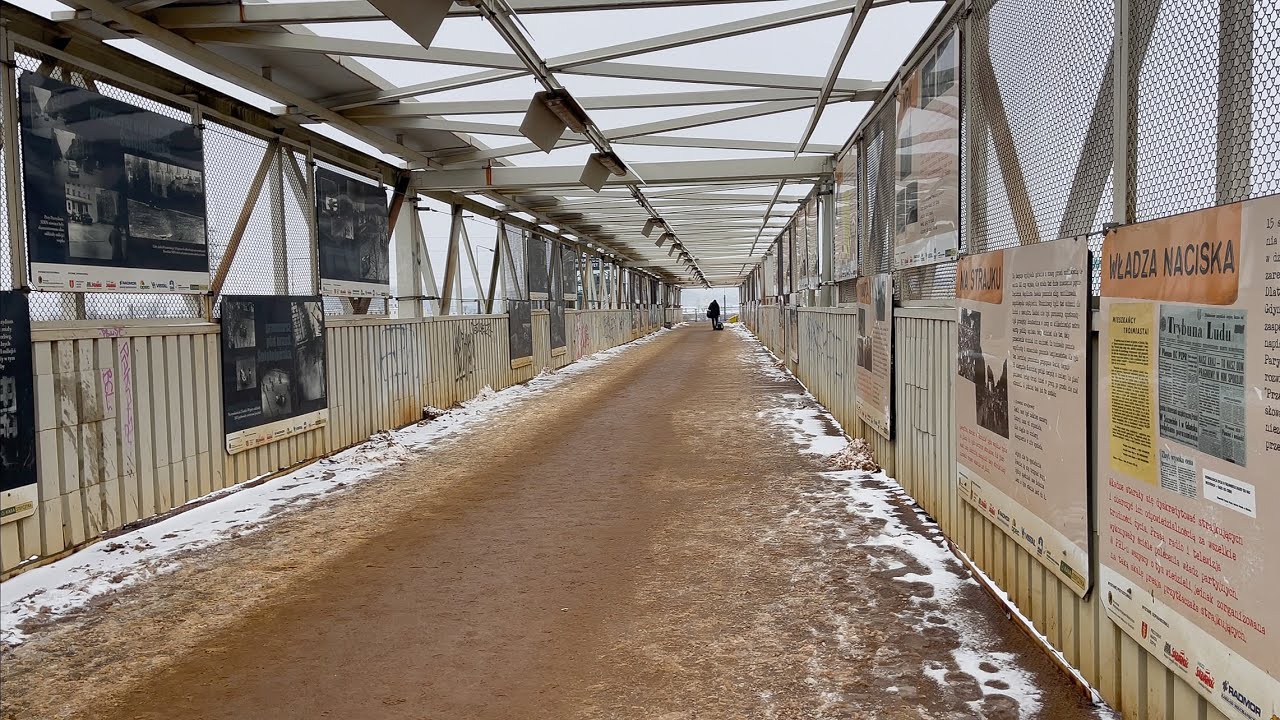 Kładka nad torami Gdynia Stocznia - Uniwersytet Morski 🛤️ dziurawa 🧀