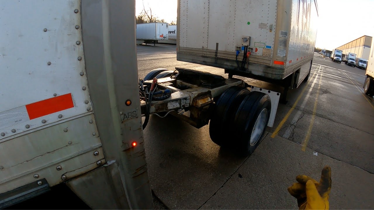 SWITCHING OUT PUP TRAILERS AT THE FEDEX IN GROVEPORT, OHIO