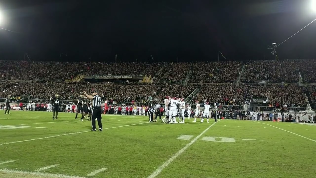 UCF-Cincinnati 2018 Flashback: Loudest ever Bounce House for Bearcats' opening drive ⚔🏈