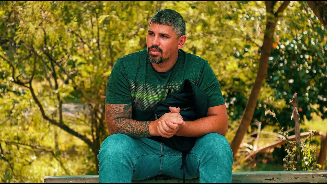 Man Finds a Lot of Money Right When He Needs It Most, But the Owner’s ID Is Inside
