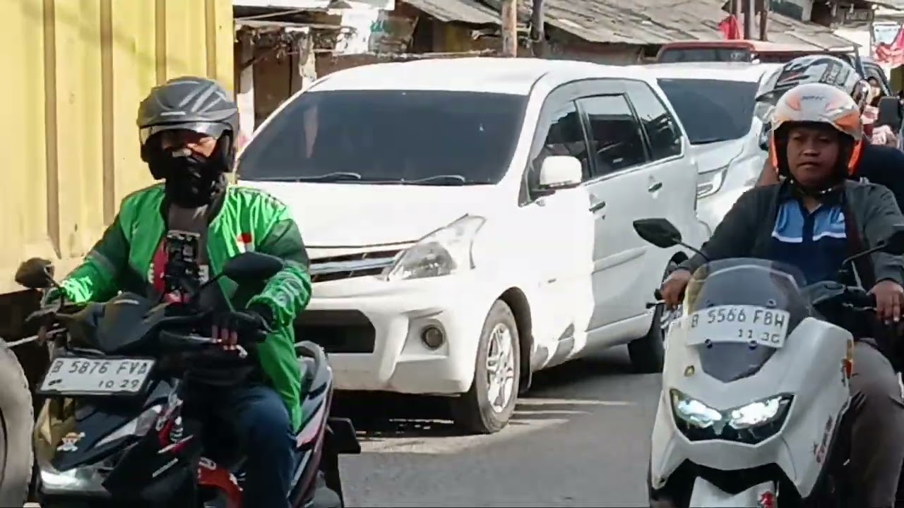 #Kondisi lalu lintas dijalan industri Cikarang indonesia 