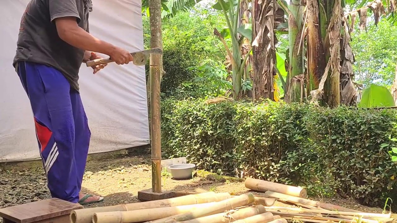 Traditional Bamboo Splitting with Sharp Machete #RuralAgriculture #TraditionalFarming