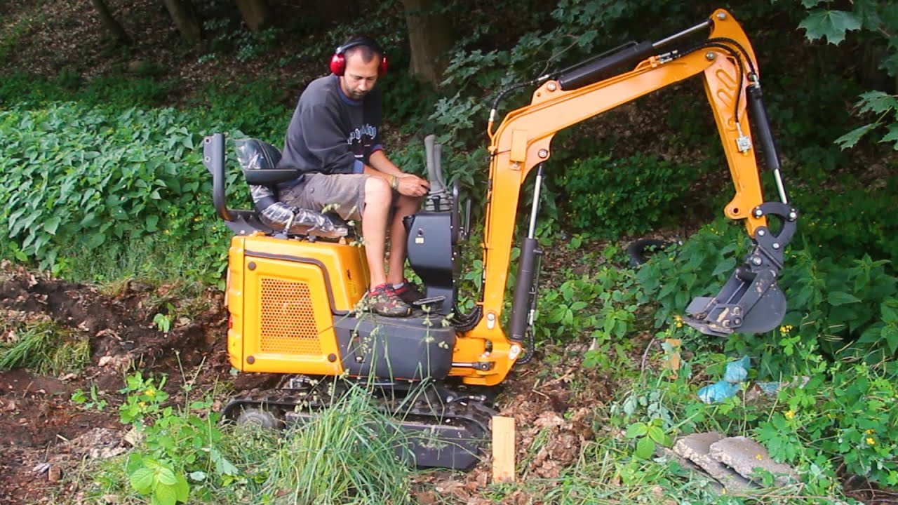 Stěhuju se.. Lednice zapojená, začali výkopové práce na kadibudku