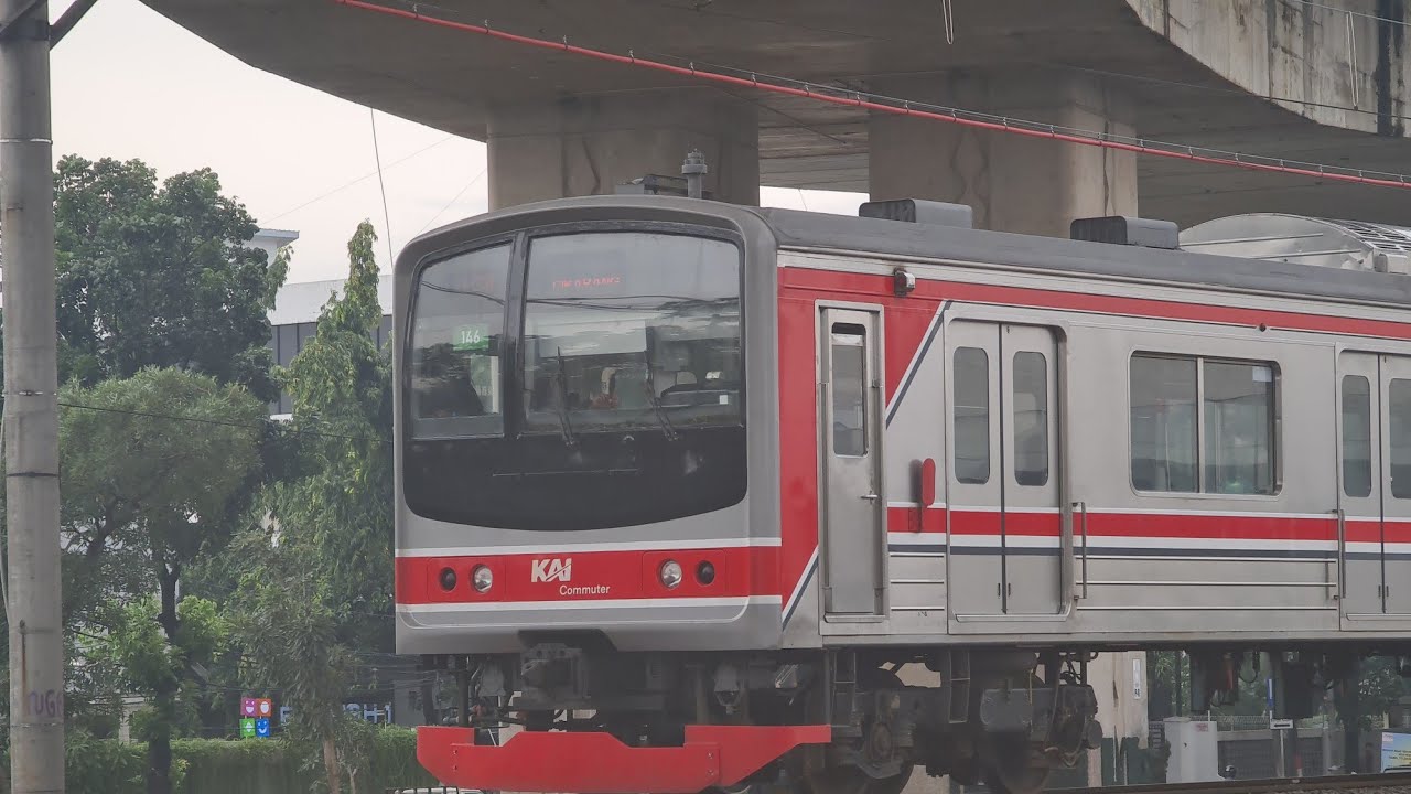 LIVE KERETA API PAGI HARI DARI BAWAH FLYOVER CAKUNG
