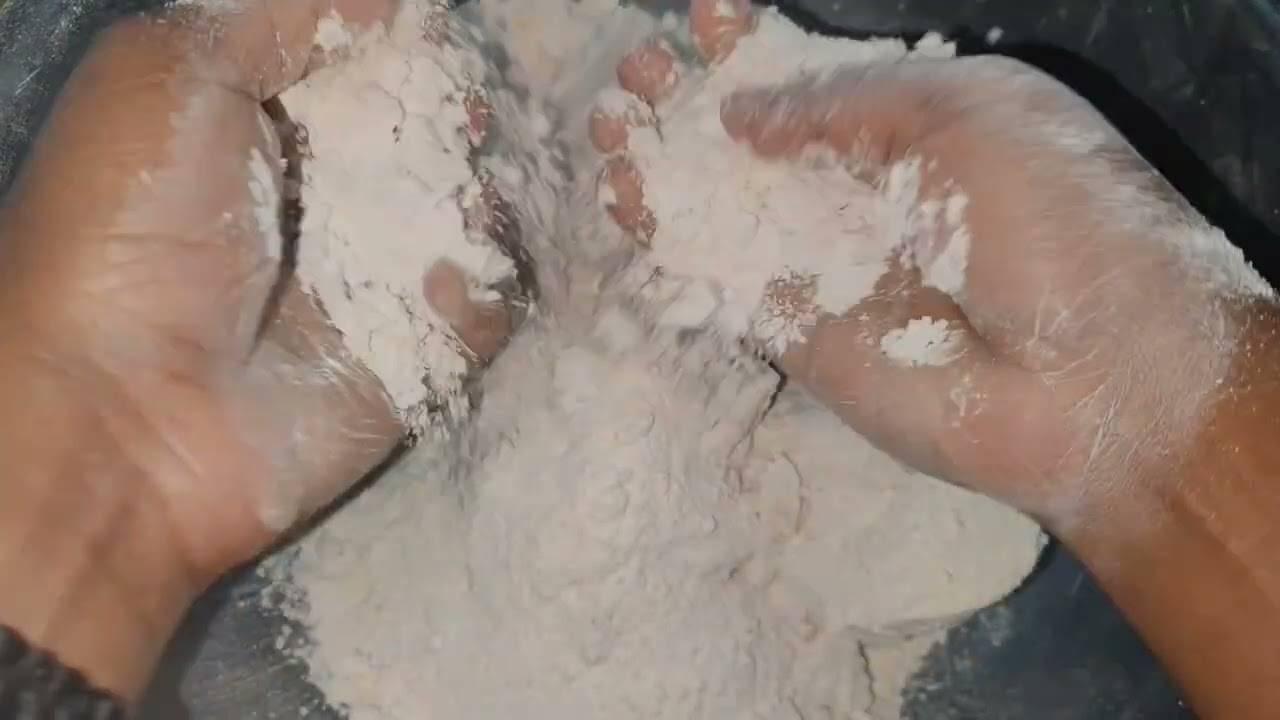 Powdery crush ☁️#gymchalk #oddlysatisfying #powderycrushes 