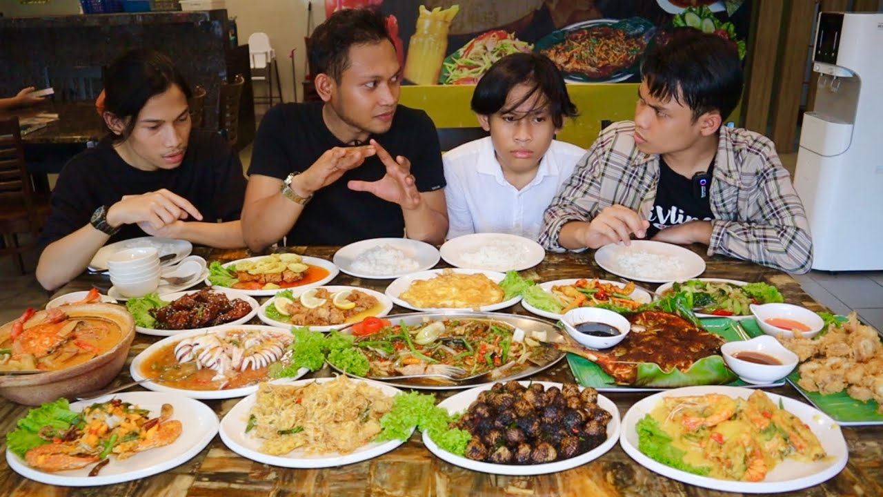 BORONG SEMUA MAKANAN KAT AIN SALAM IKAN BAKAR