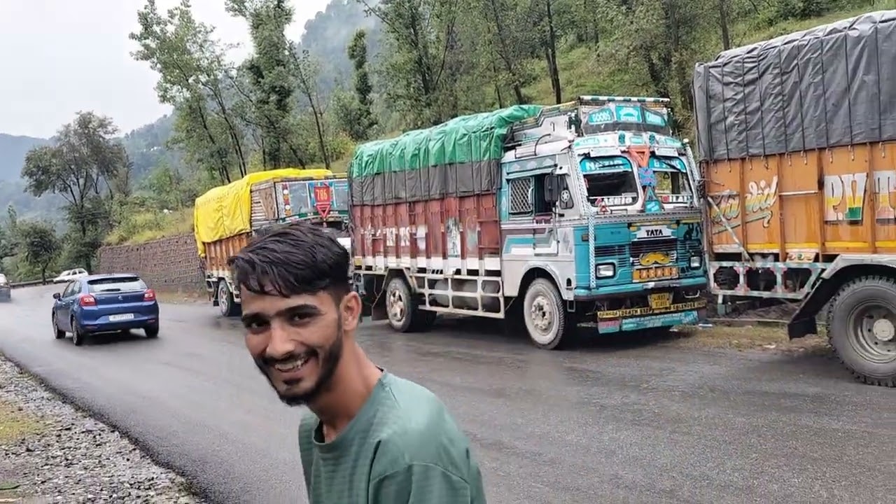New vlog jabilipora to jammu vai maghal road full traffic 🚦 jam respect truck 🚛 like subscribe plz 