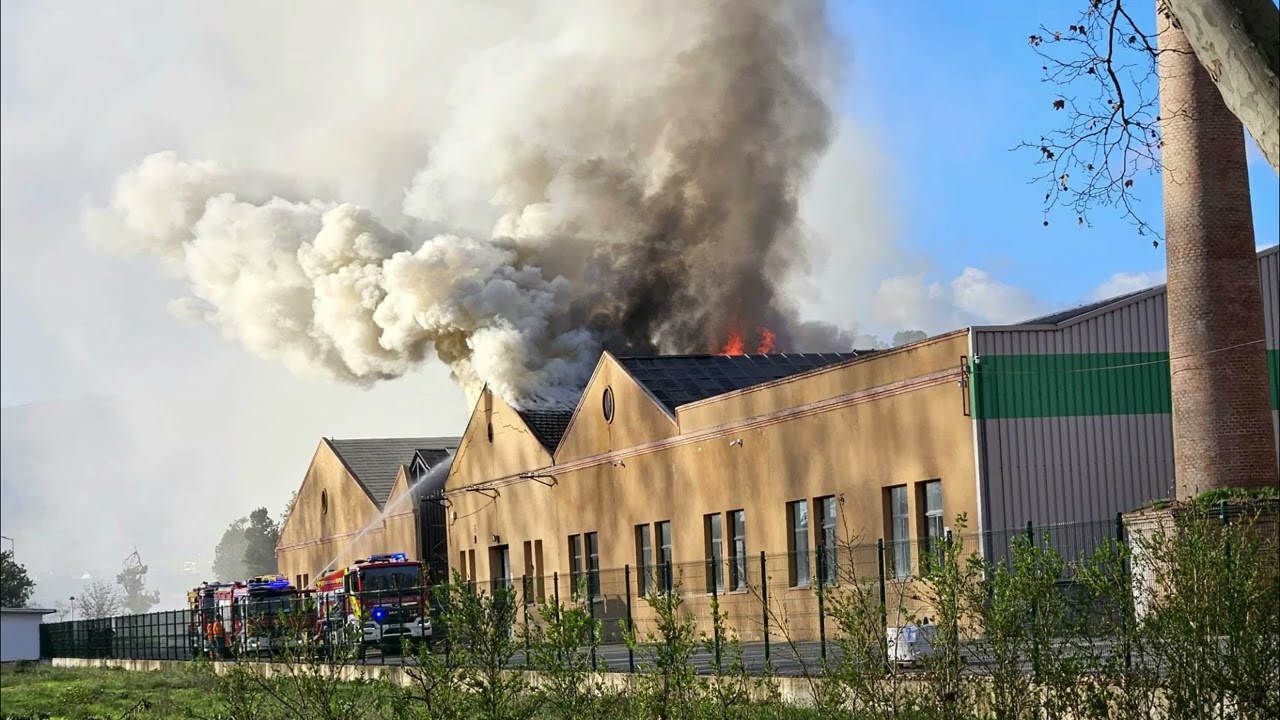 Arde nave en las inmediaciones de CEDIE