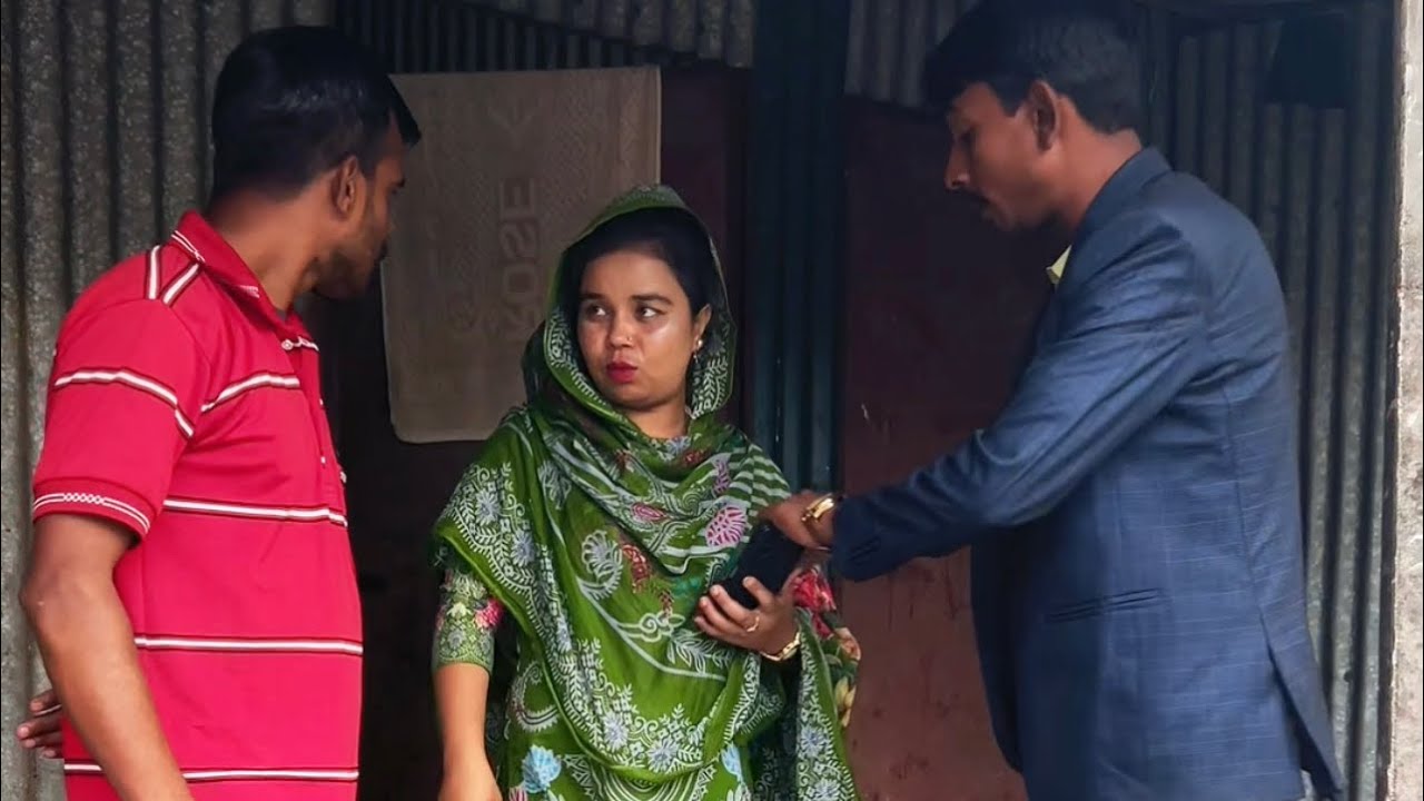 এমন ছেলের বউ যেন কারো কপালে না জুটে।
