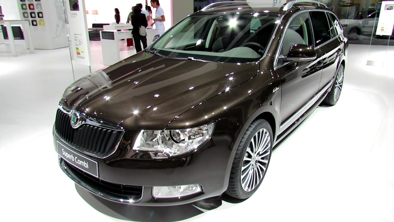 2013 Skoda Superb Combi L&K - Exterior and Interior Walkaround - 2012 Paris Auto Show