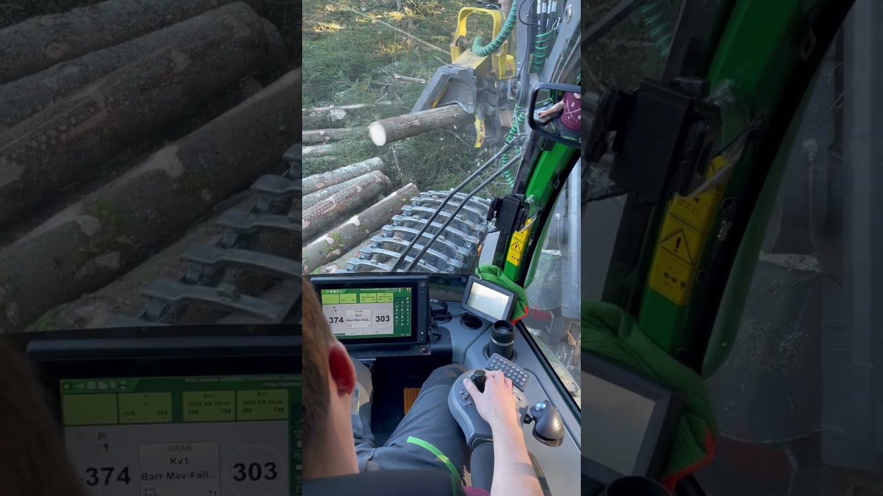 John Deere 1470G i fin granskog.