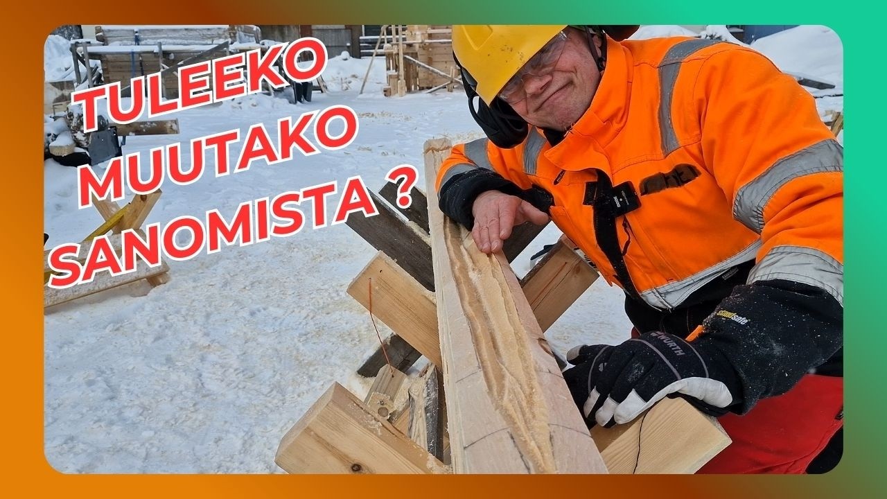 Pienen saunan ja kesäkeittiön hirsikehikot nousevat