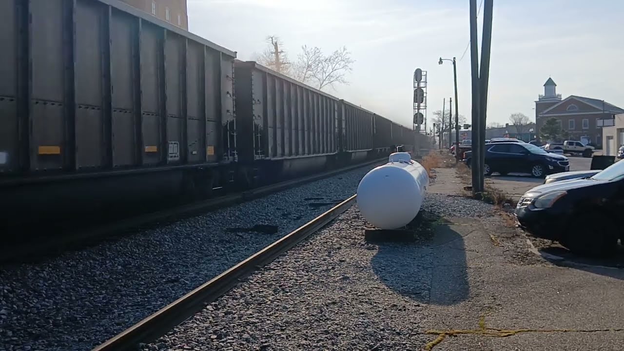 Norfolk Southern 824 Rolls Eastbound through Suffolk, Va. 