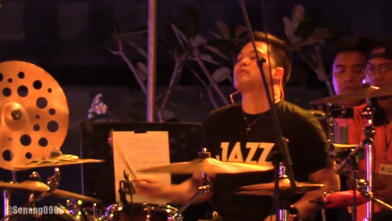 Tompi - Tak Pernah Setengah Hati @ Prambanan Jazz 2017 [HD]