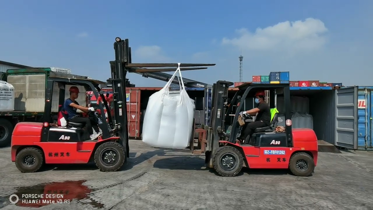 China's top-tier urea exporter, urea container loading process.