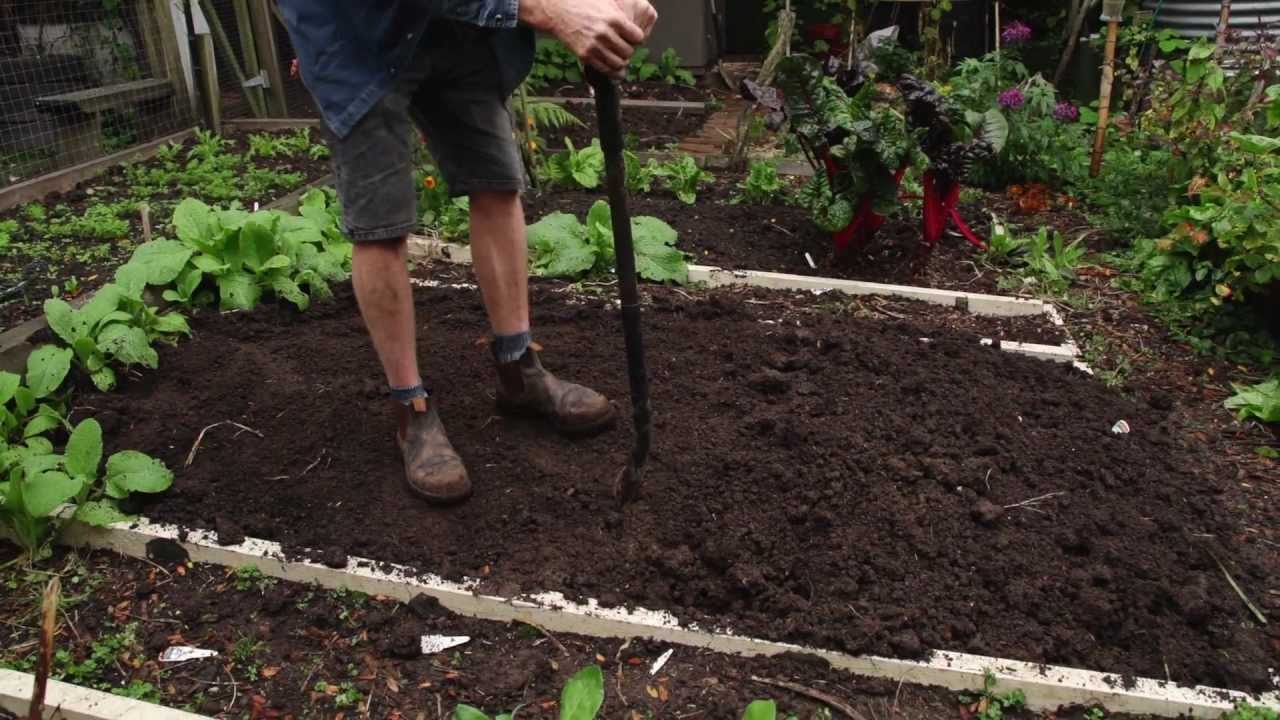 How to dig a garden bed