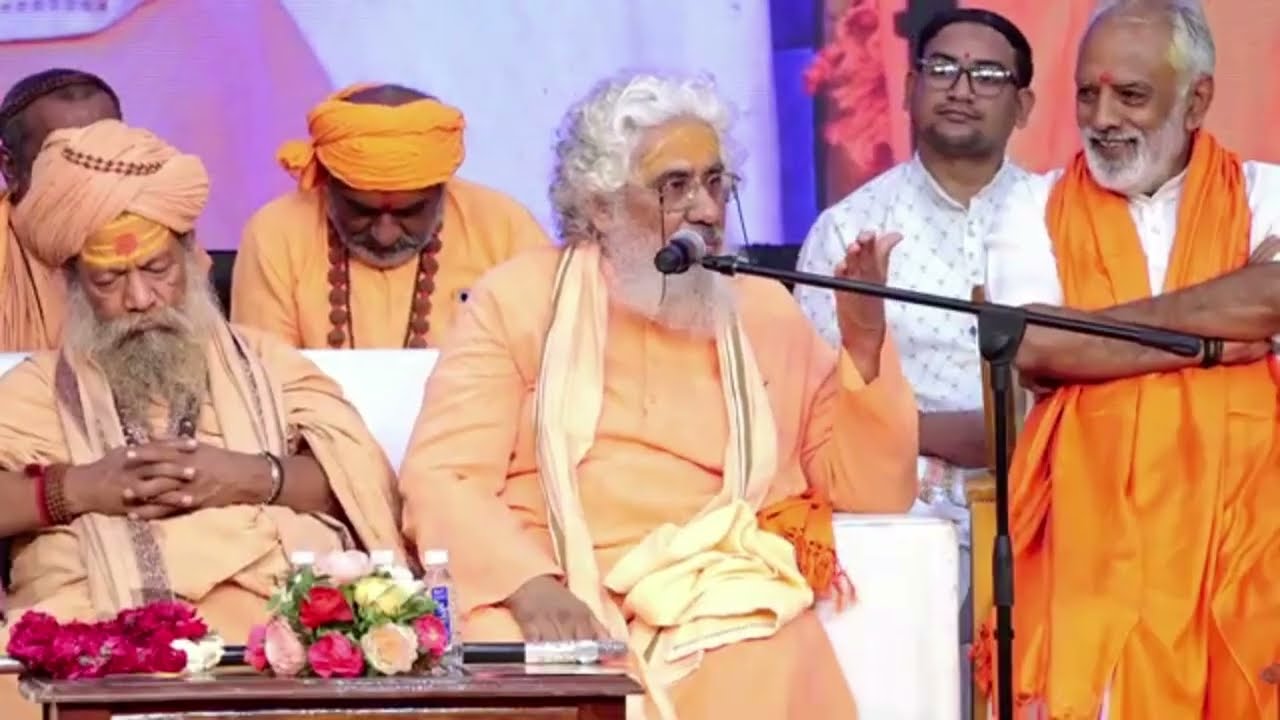 SHREE ATMANAND SARSARSWATI MAHARAJ at mega brahmin business summit 4