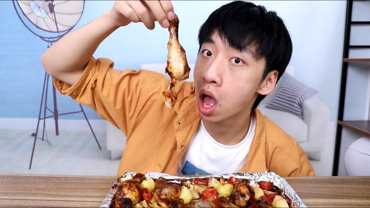 西餐厅的脆皮烤鸡腿是怎么做的？帅小伙在家就复刻出相似的味道
