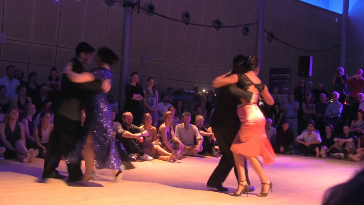 Ariadna, Fernando , Roxana et Sebastian sur une  milonga de Solo Tango Orquesta