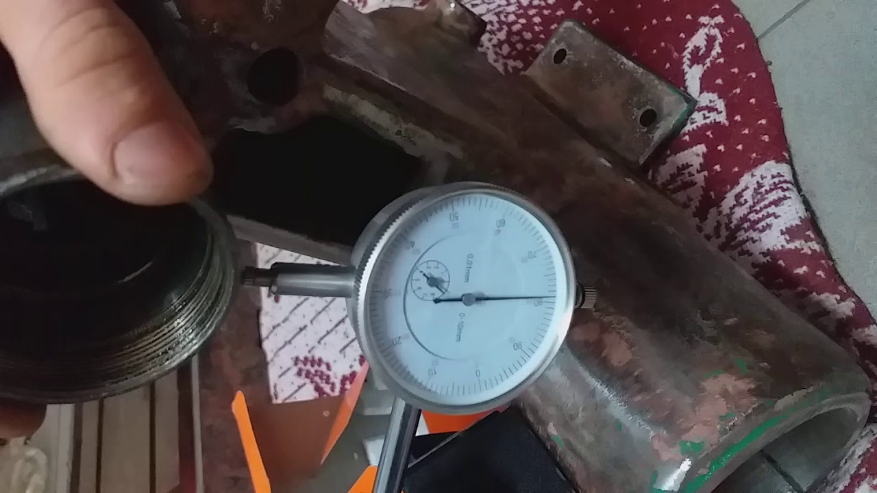 Wiertarka WS15  (bench drill ). Pomiar luzu pomiędzy tuleją a korpusem w dw&oacute;ch osiach