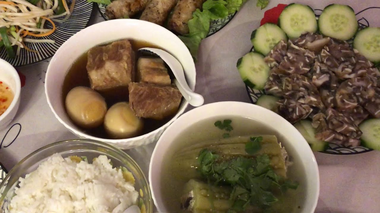 BỮA CƠM CHIỀU NGÀY 30 TẾT.