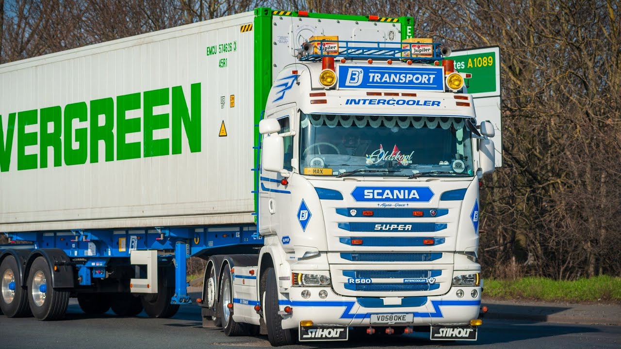 Truck Spotting A1089 Tilbury Docks main Gate, Poorly Scania for one driver.